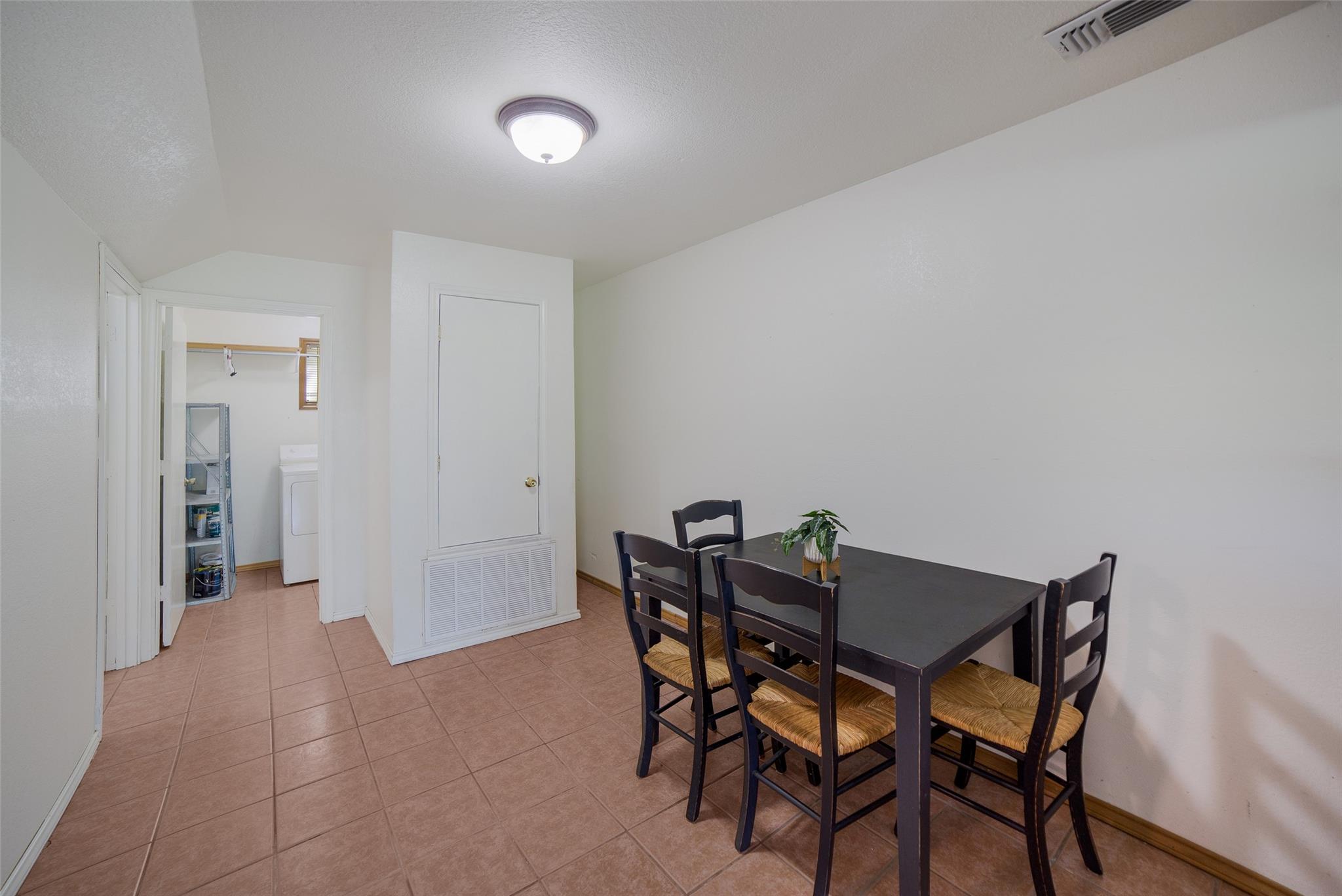 Image 25 of 30 For 298 Meadowlake Dr