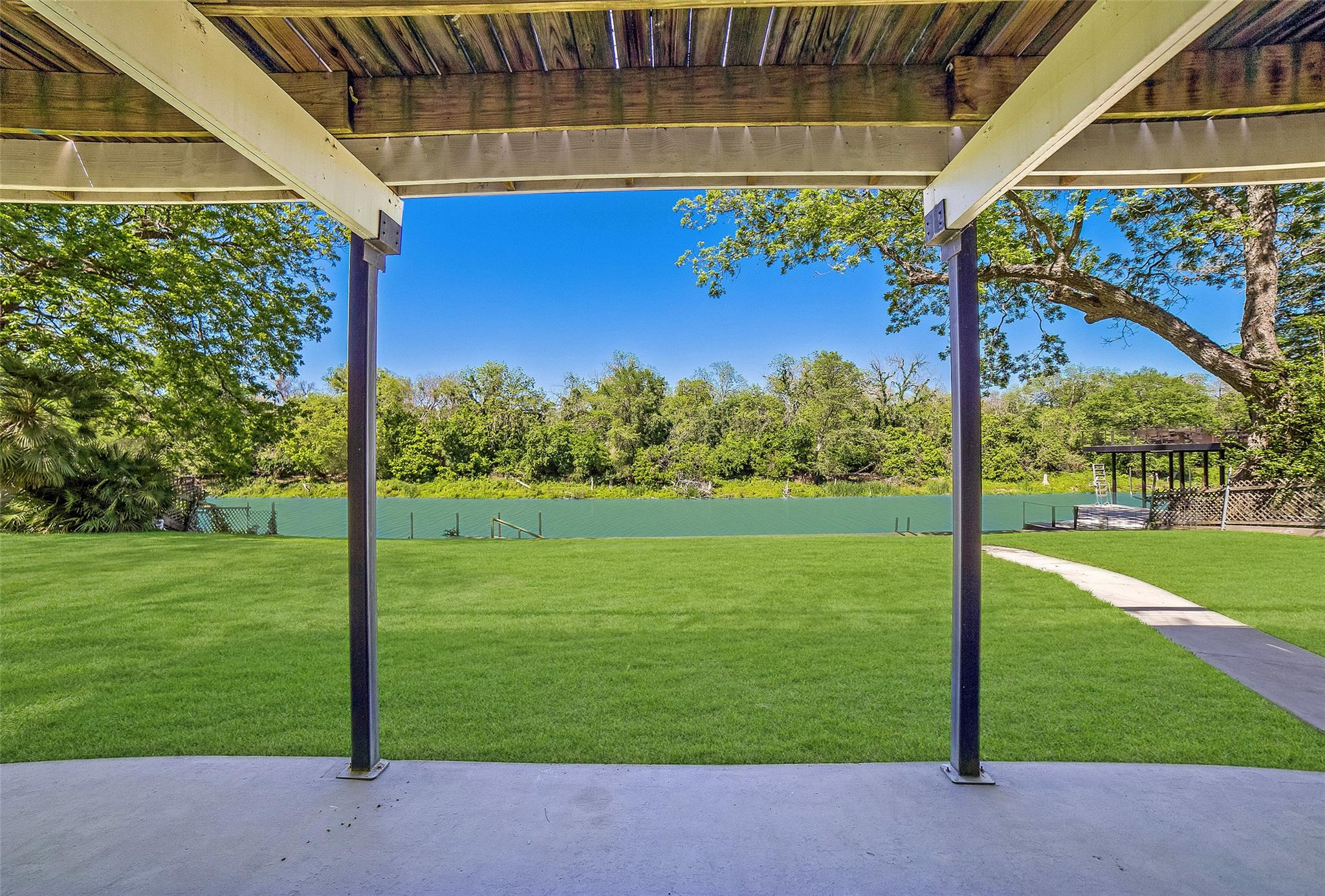 Image 27 of 30 For 298 Meadowlake Dr