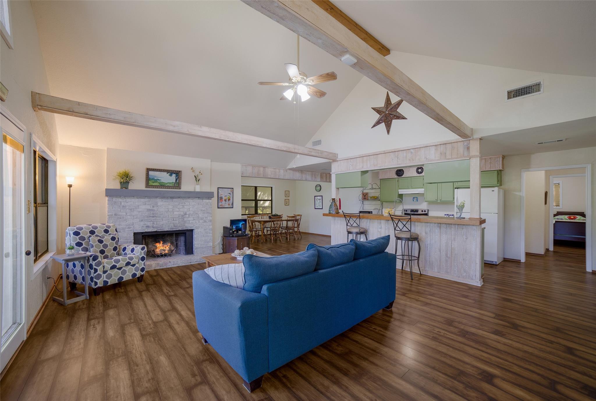 Image 8 of 30 For 298 Meadowlake Dr