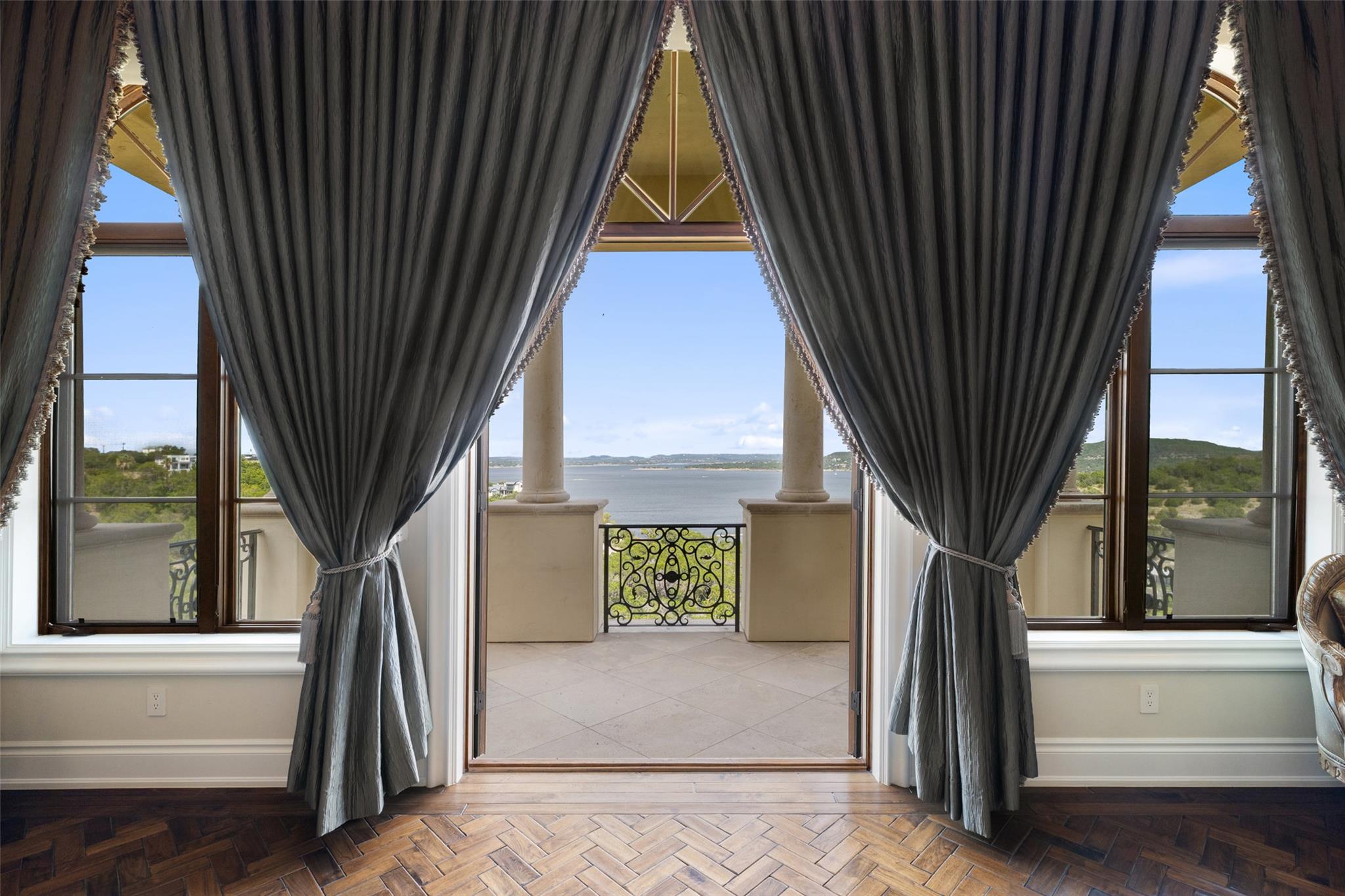 Image 23 of 39 For 12400 Cedar St