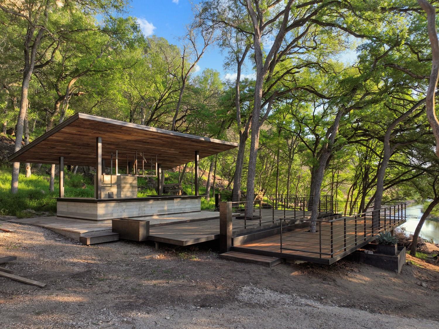 Image 10 of 40 For 236 Riverfront Dr