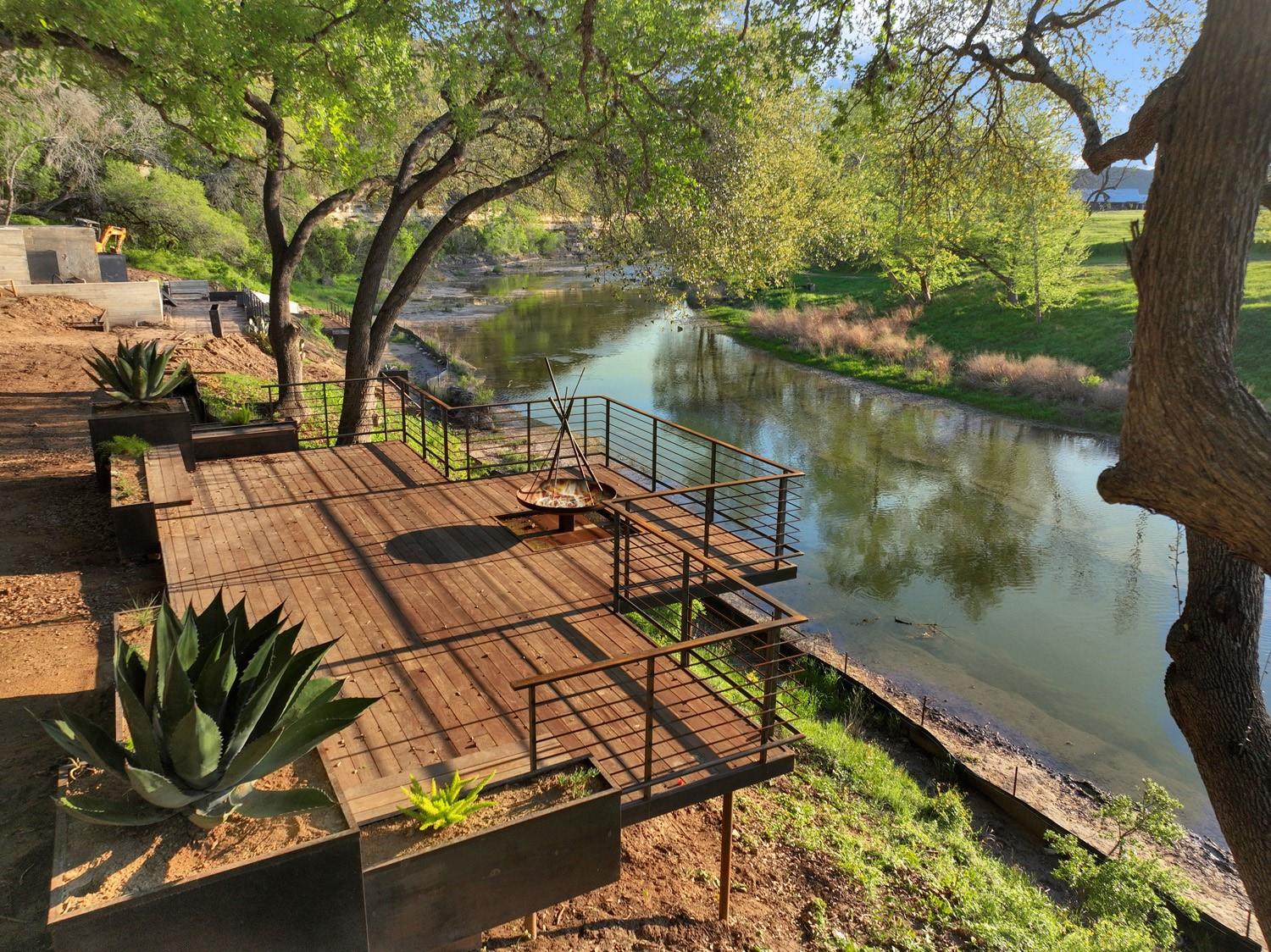 Image 11 of 40 For 236 Riverfront Dr
