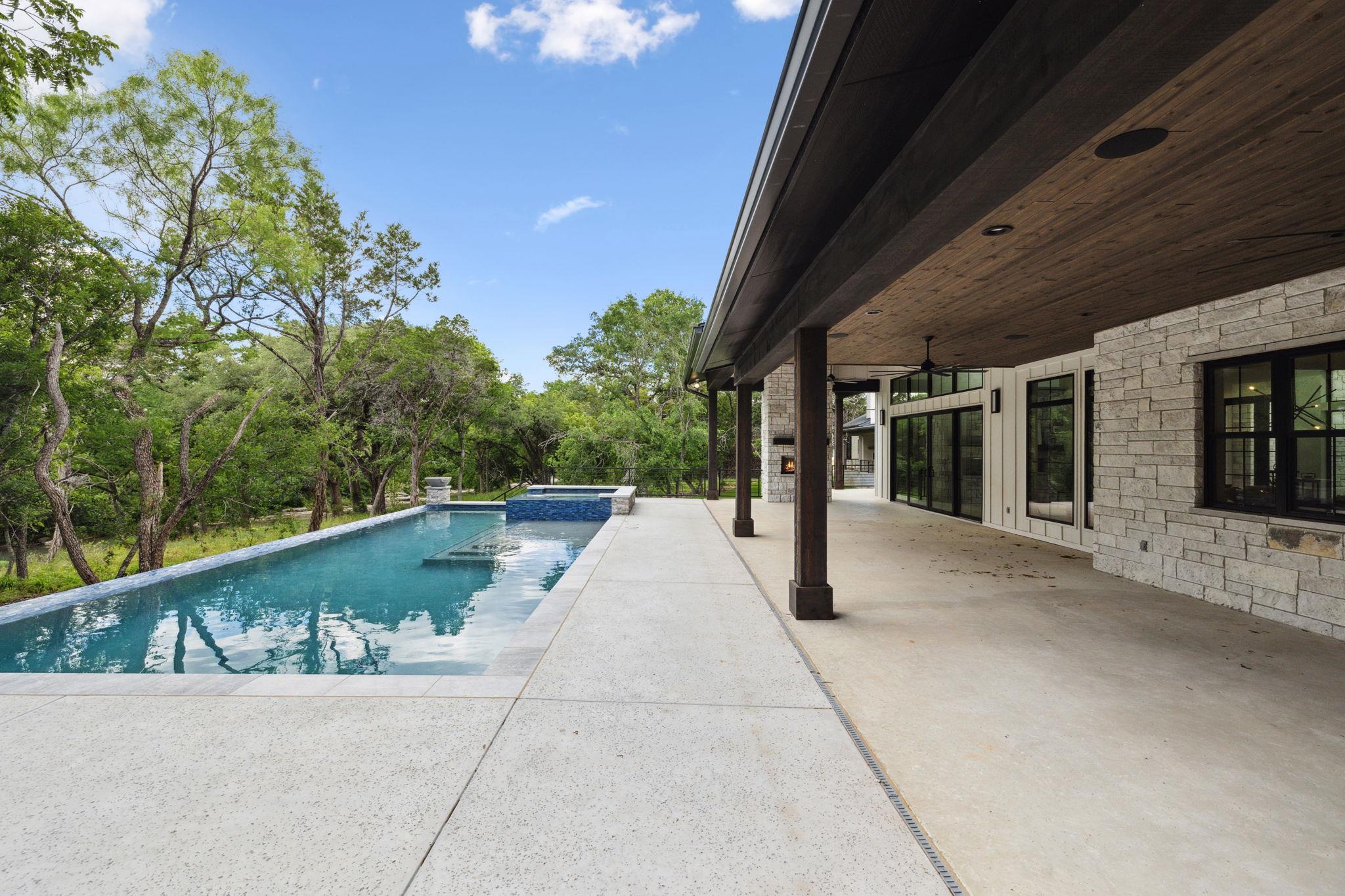Image 13 of 40 For 236 Riverfront Dr