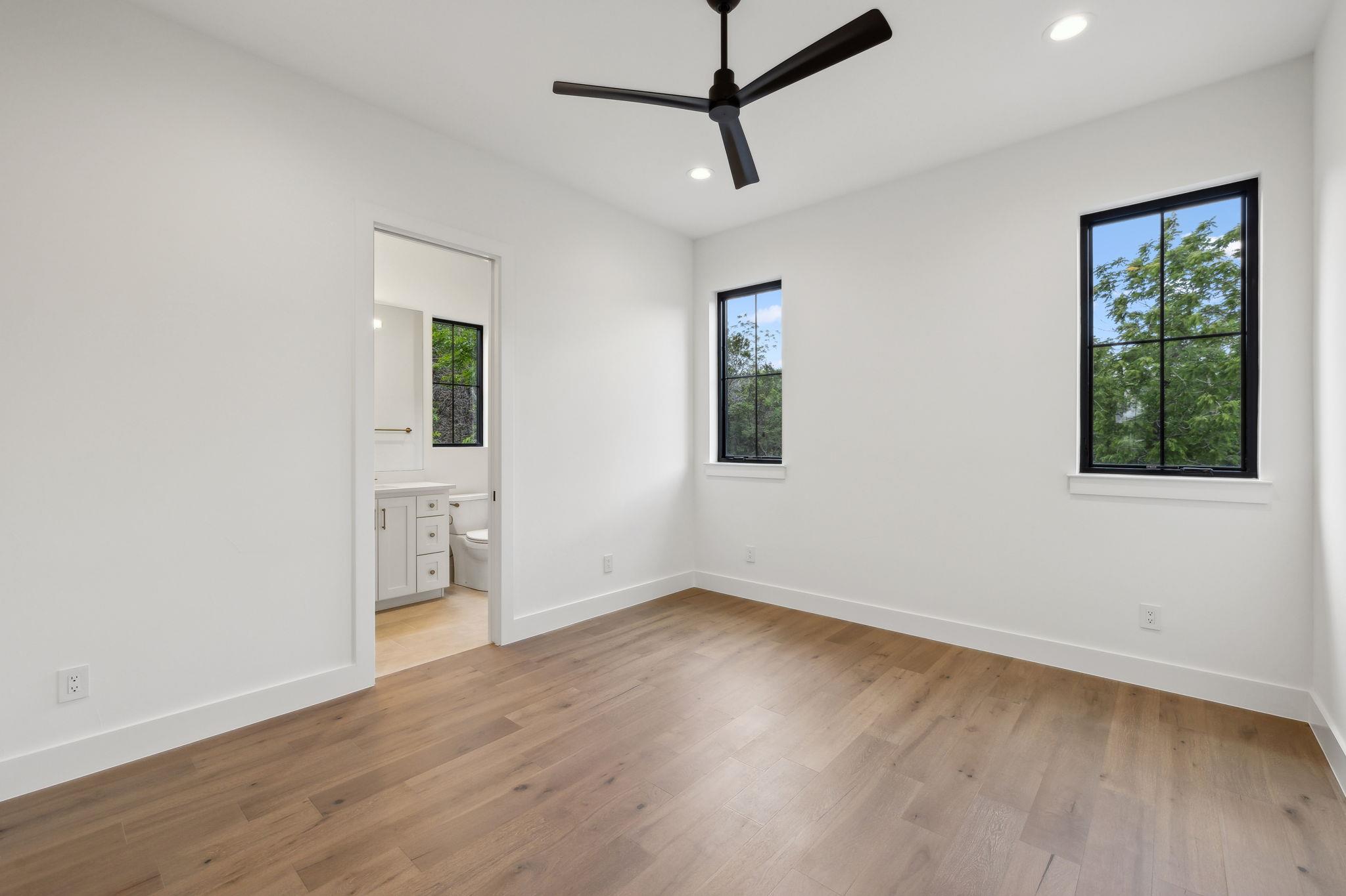 Image 31 of 40 For 236 Riverfront Dr