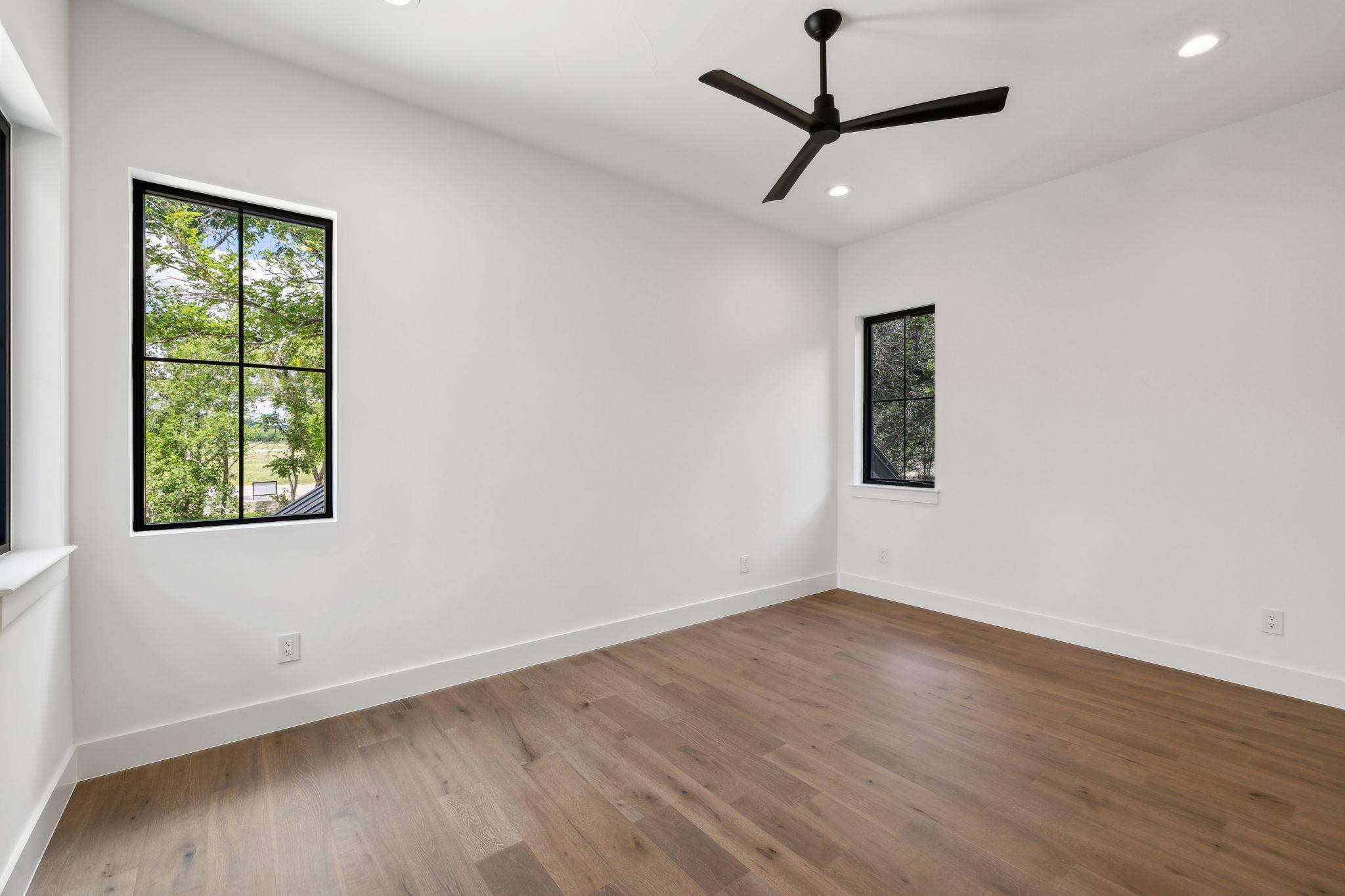 Image 33 of 40 For 236 Riverfront Dr