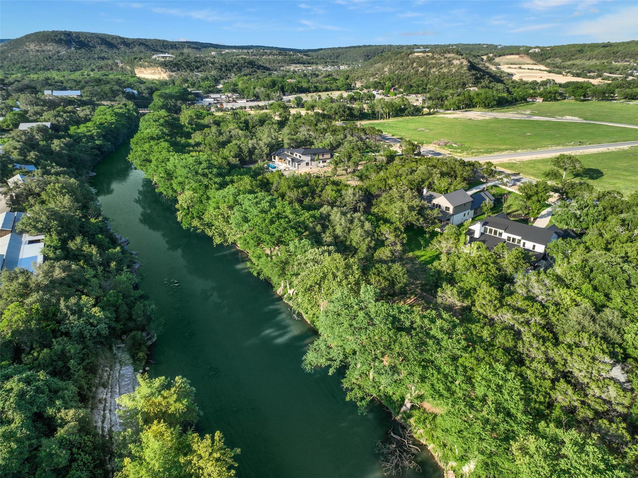 Image 34 of 40 For 236 Riverfront Dr