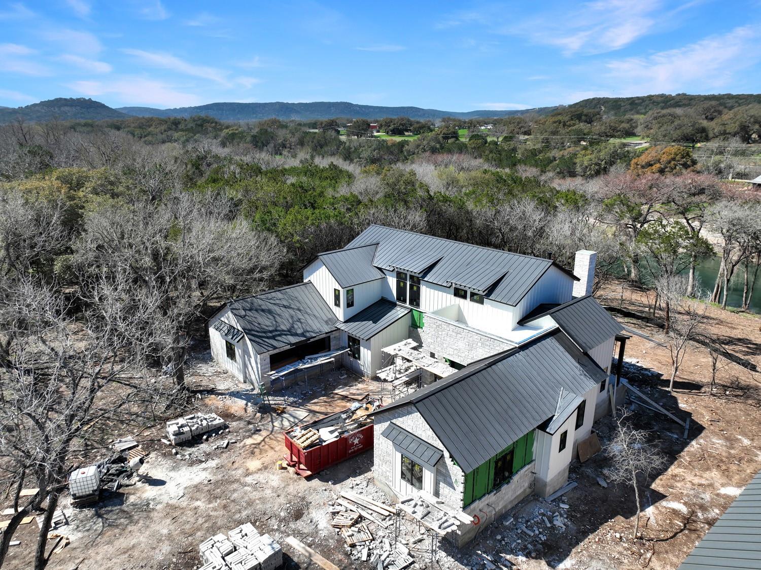 Image 4 of 40 For 236 Riverfront Dr