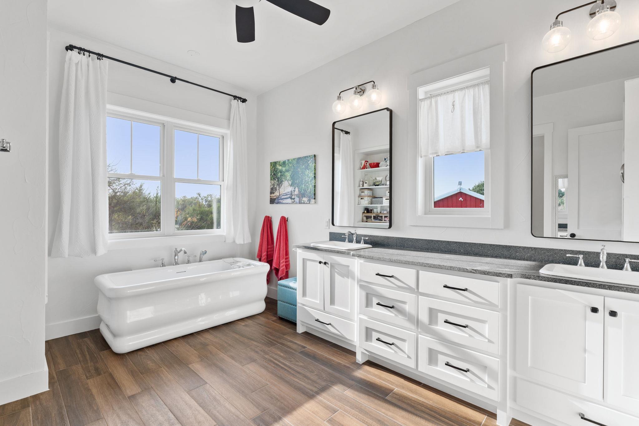 Image 11 of 40 For 452 Southwick Ranch Rd