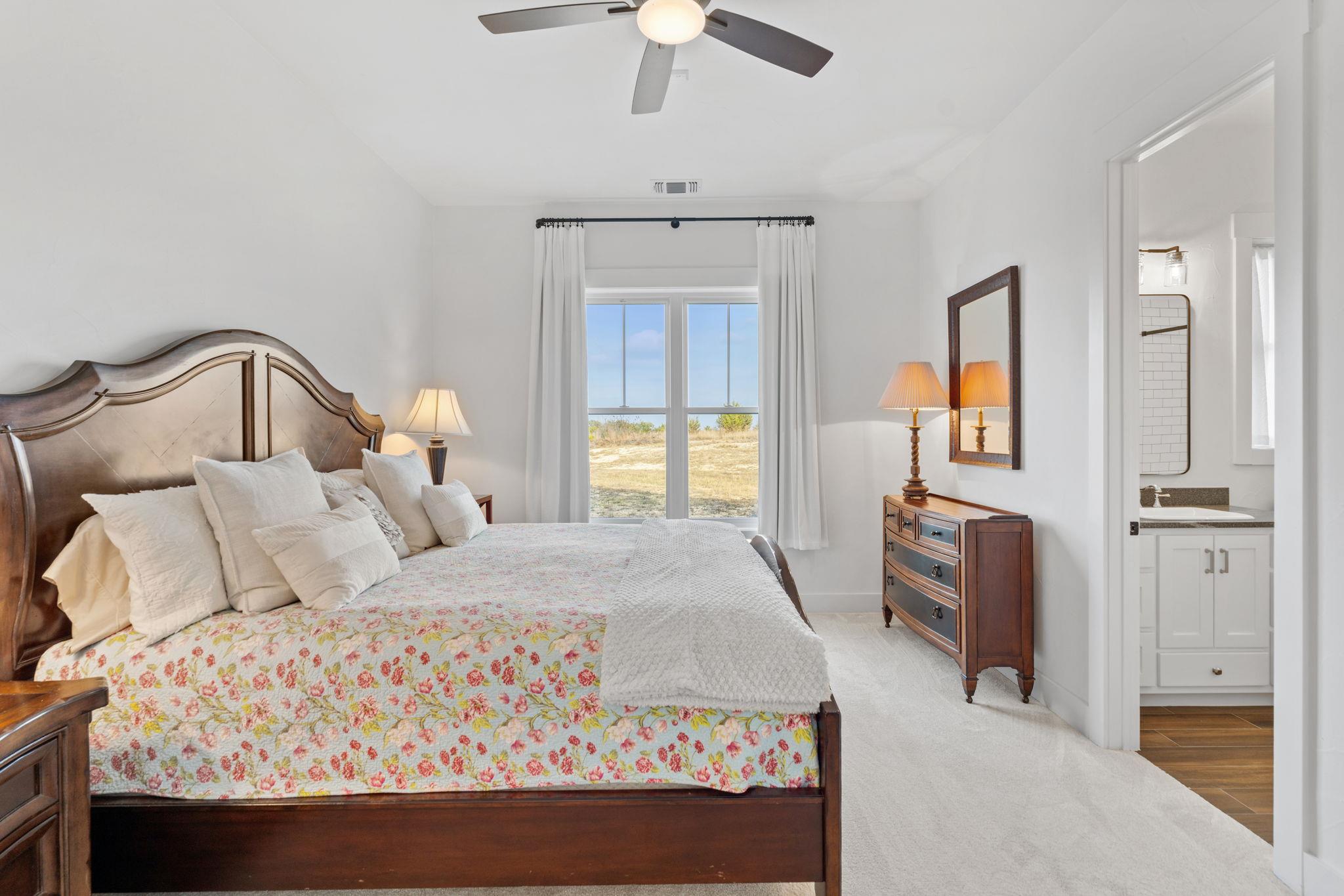 Image 13 of 40 For 452 Southwick Ranch Rd