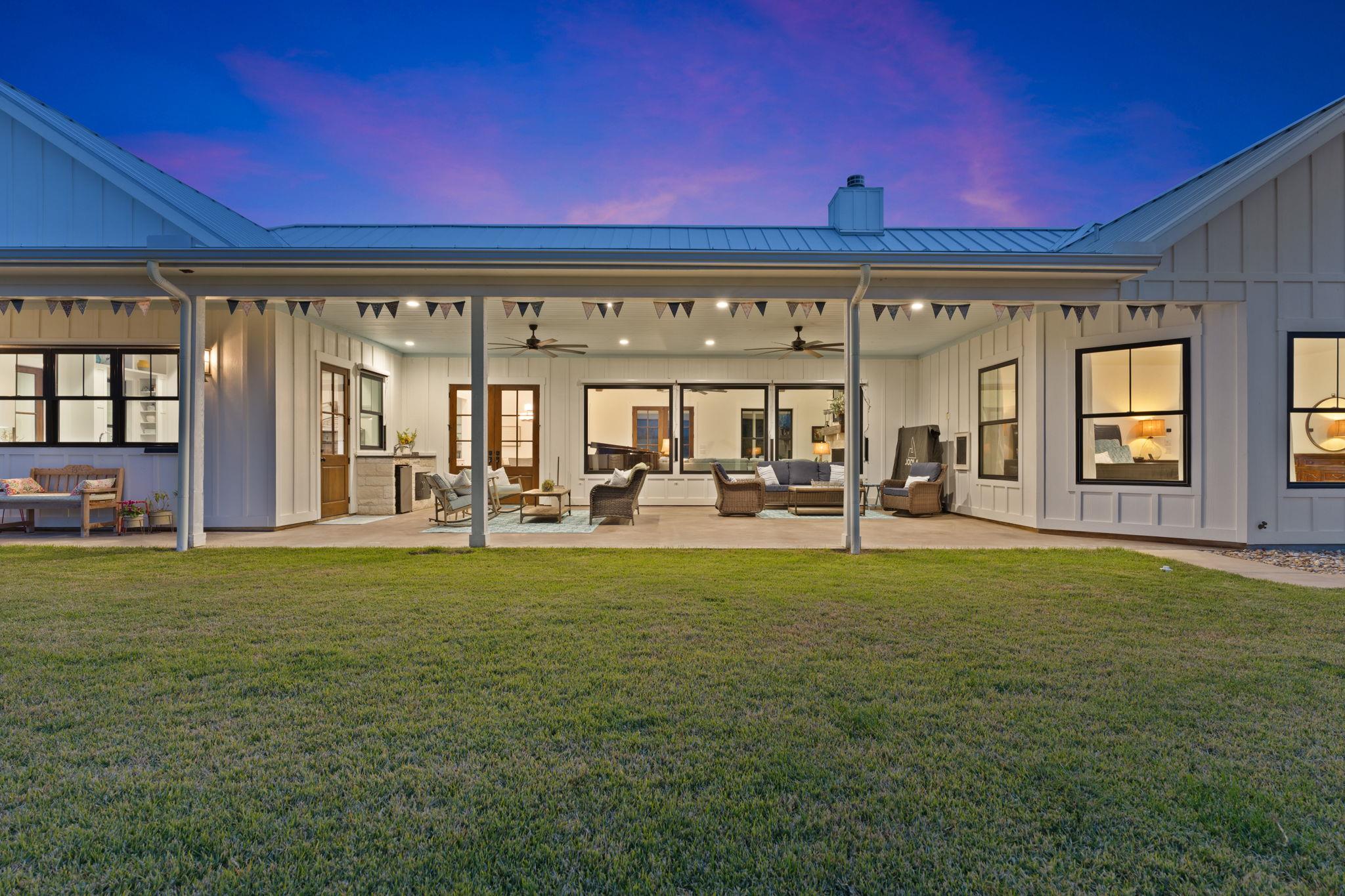 Image 23 of 40 For 452 Southwick Ranch Rd