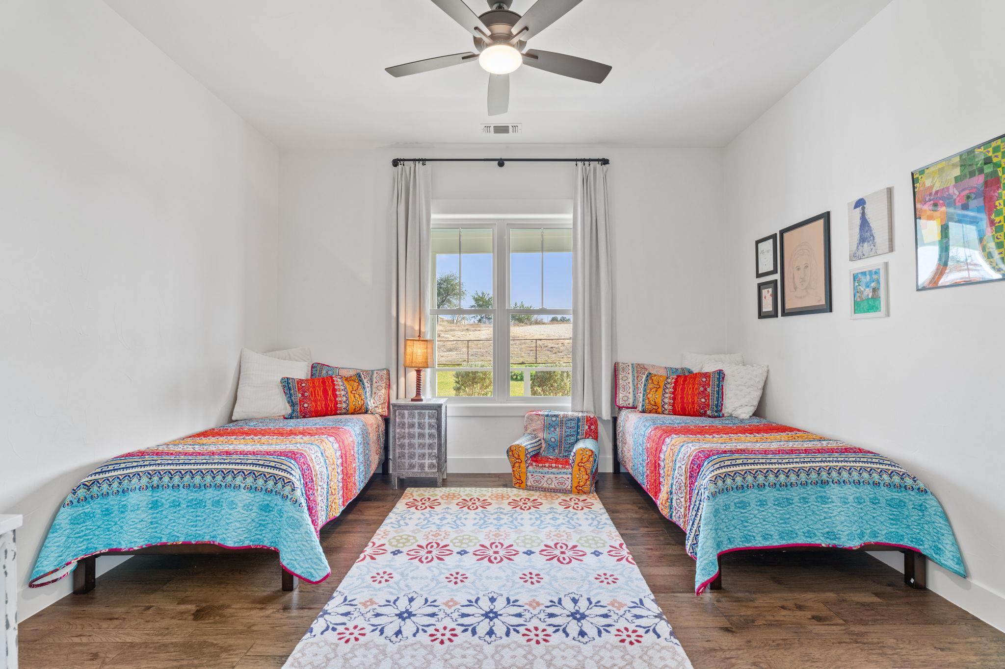 Image 25 of 40 For 452 Southwick Ranch Rd