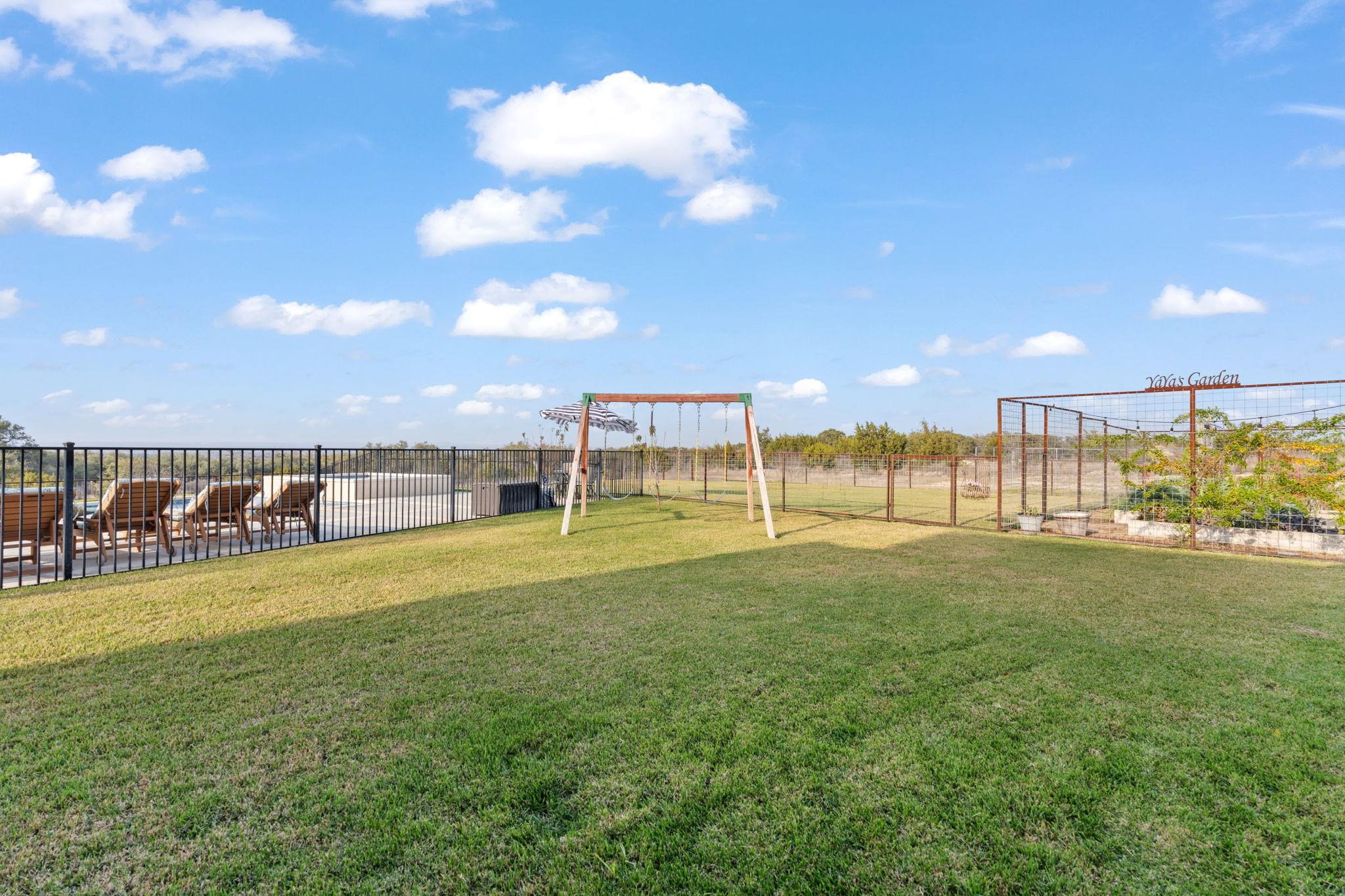 Image 28 of 40 For 452 Southwick Ranch Rd