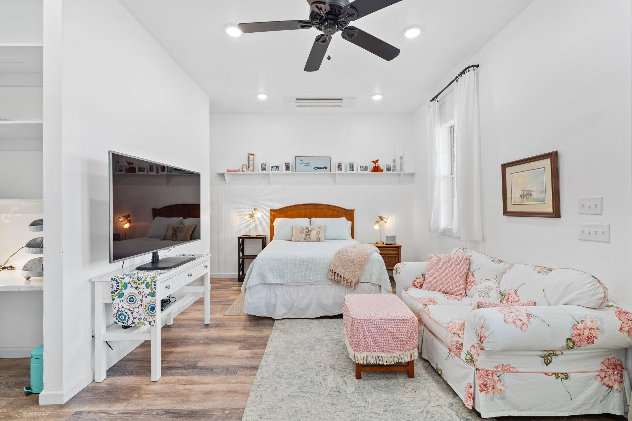 Image 35 of 40 For 452 Southwick Ranch Rd