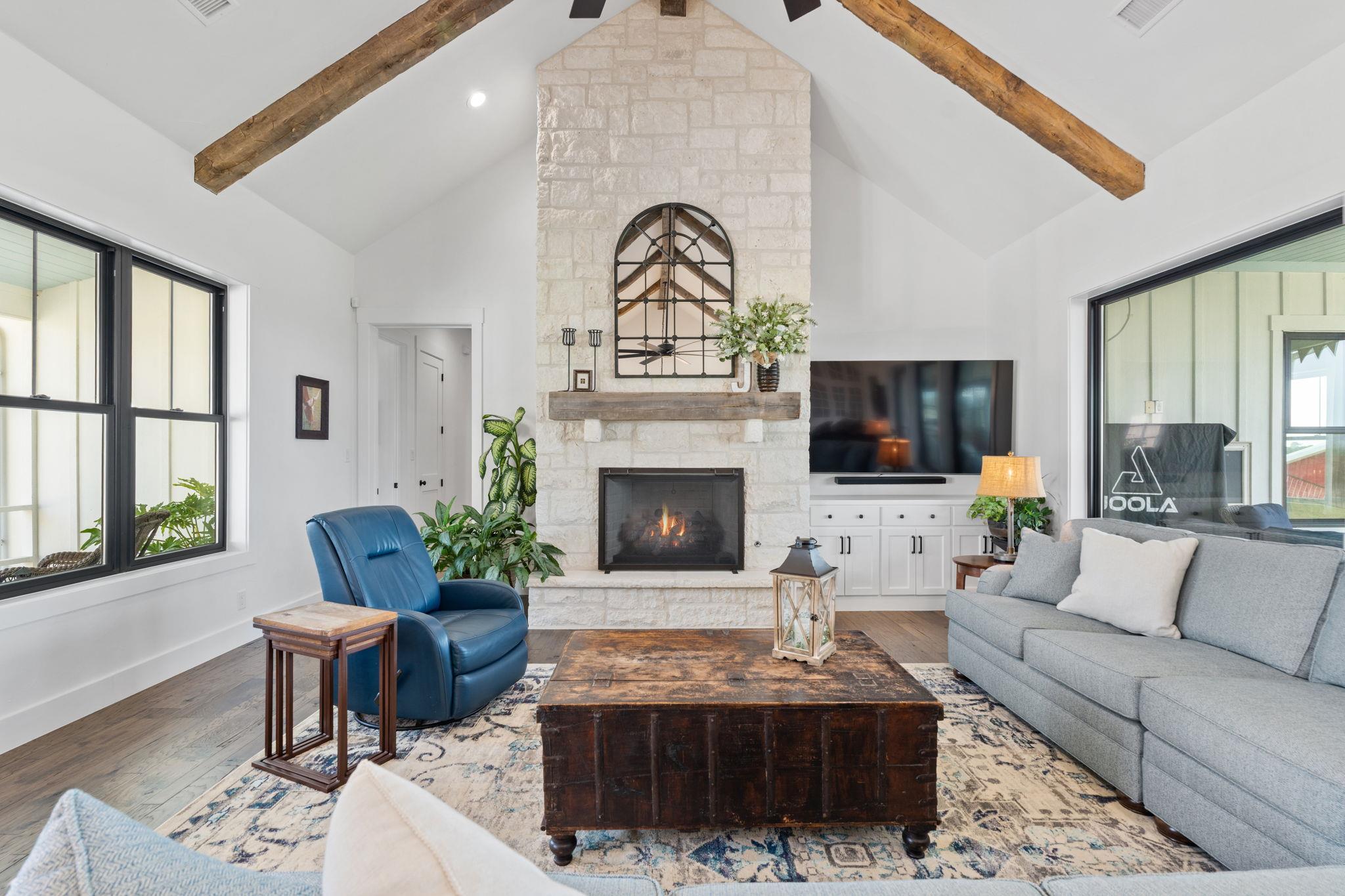 Image 4 of 40 For 452 Southwick Ranch Rd