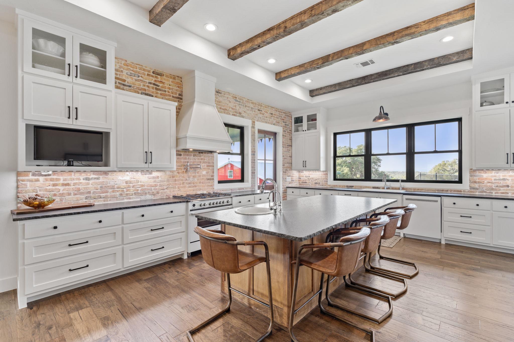 Image 6 of 40 For 452 Southwick Ranch Rd