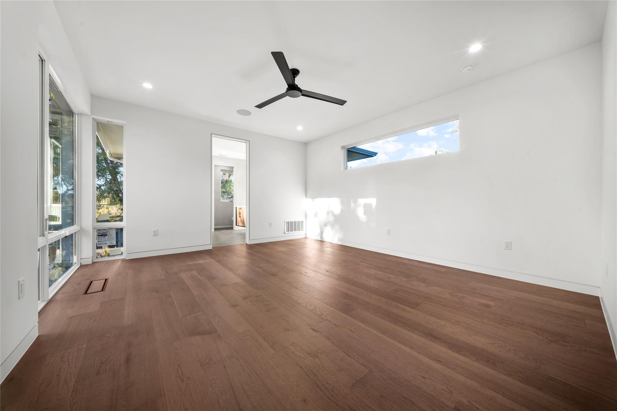 Image 13 of 38 For 2904 Westhill Dr