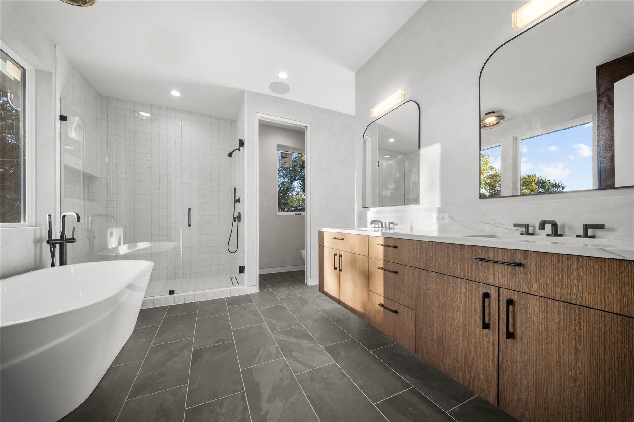 Image 16 of 38 For 2904 Westhill Dr