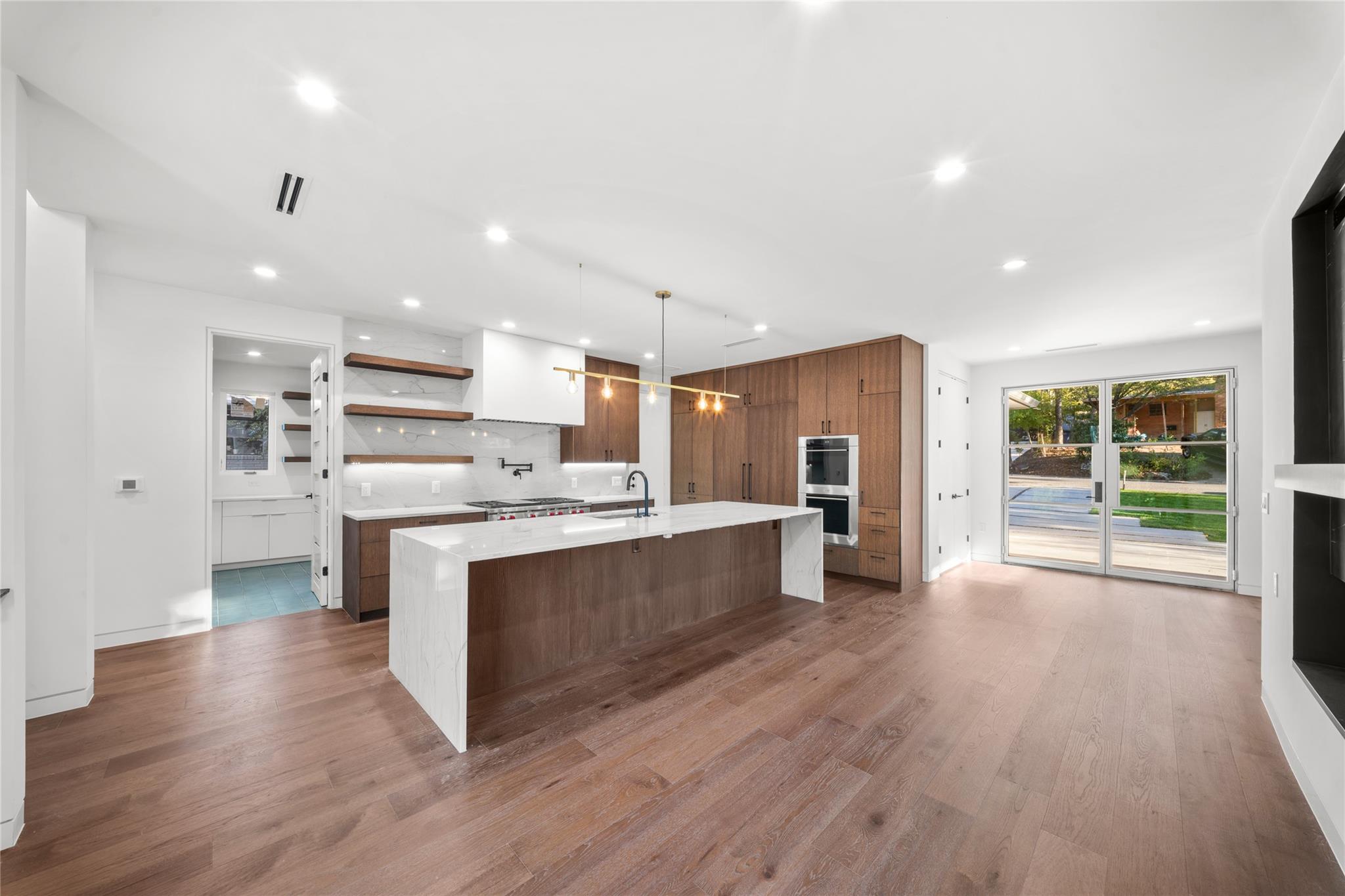 Image 2 of 38 For 2904 Westhill Dr