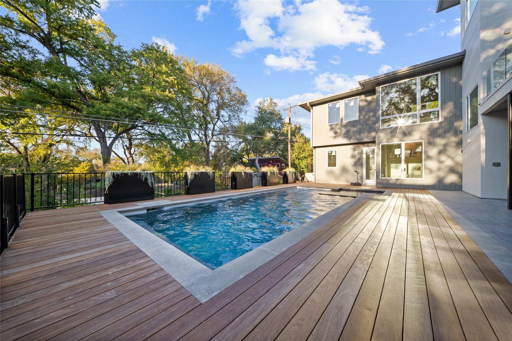 Image 32 of 38 For 2904 Westhill Dr