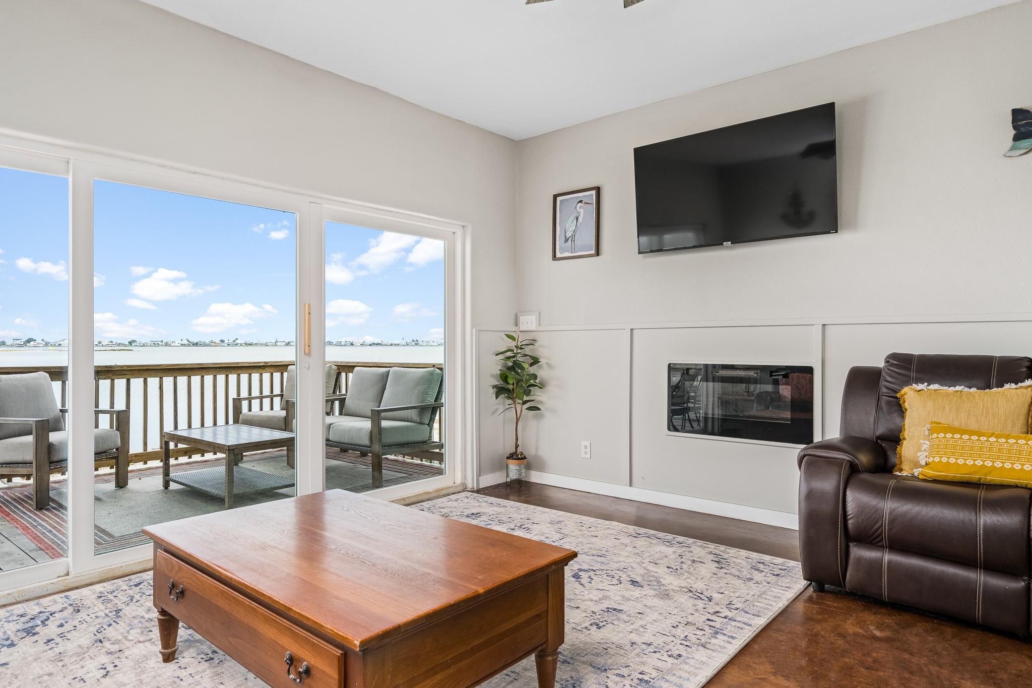 Image 15 of 35 For 139 Lakeshore Dr