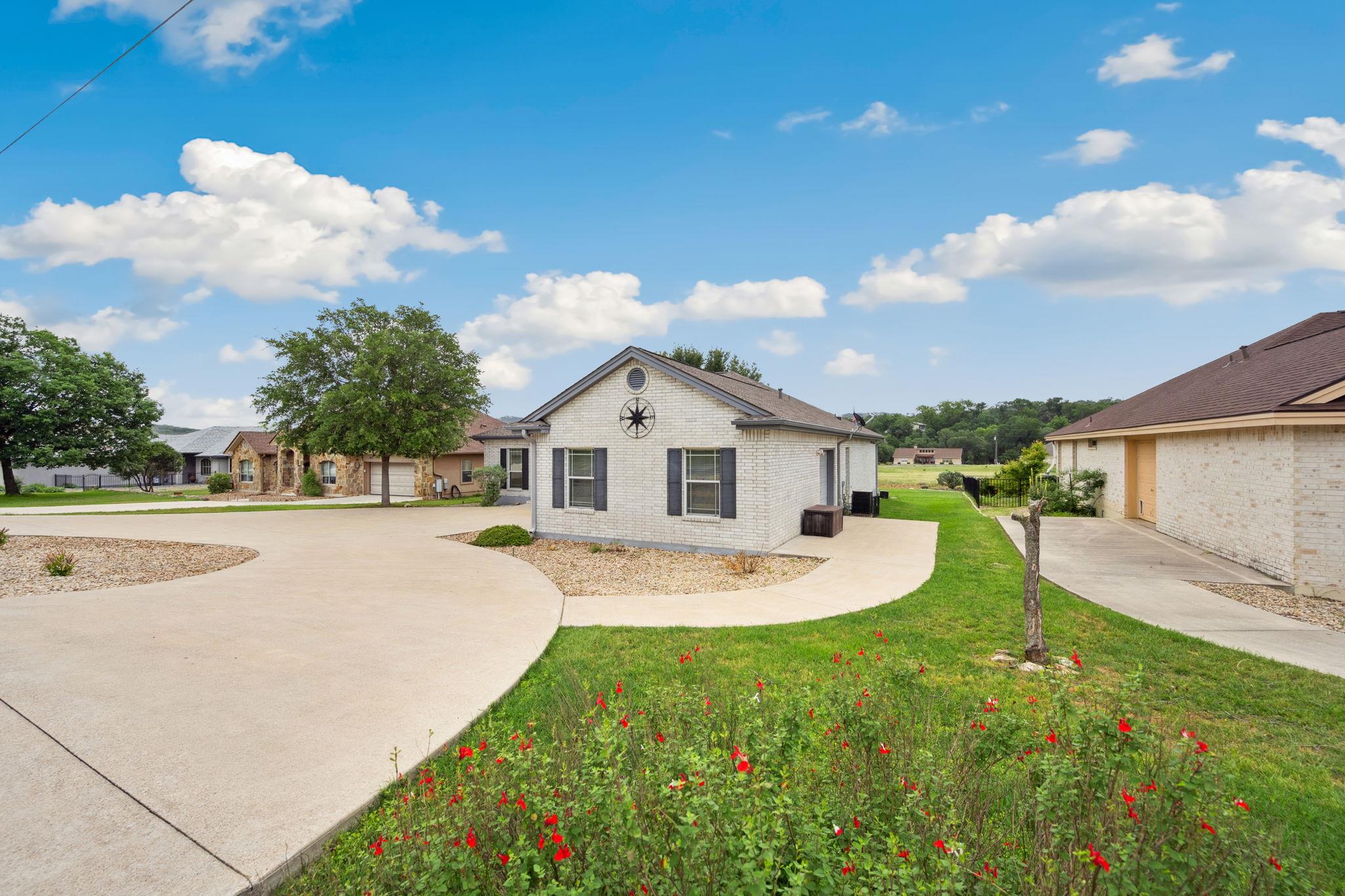 Image 3 of 27 For 460 Shayla Ln