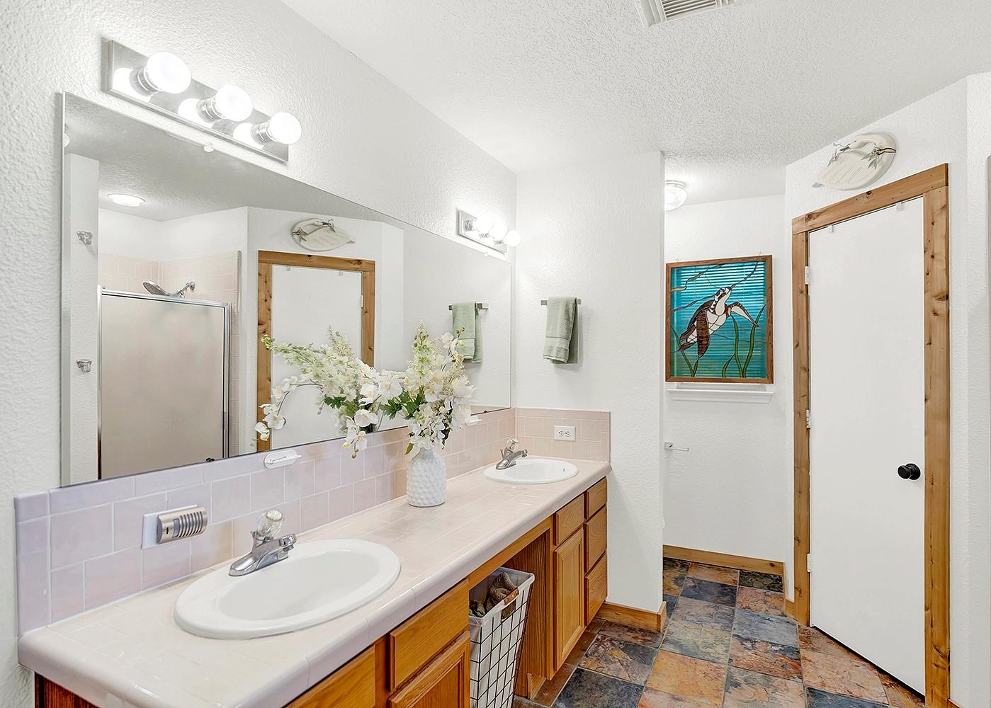 Image 18 of 39 For 1106 Amanda  