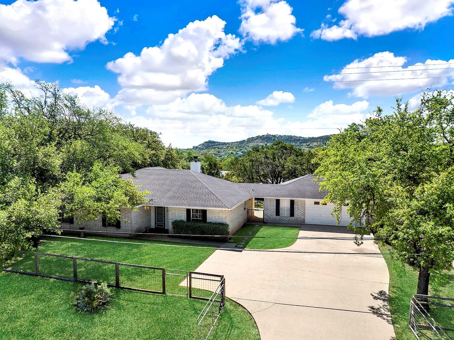 Image 2 of 39 For 1106 Amanda  