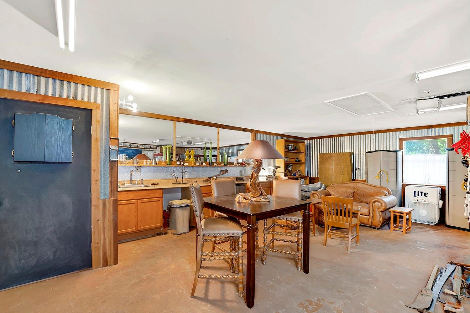 Image 23 of 39 For 1106 Amanda  