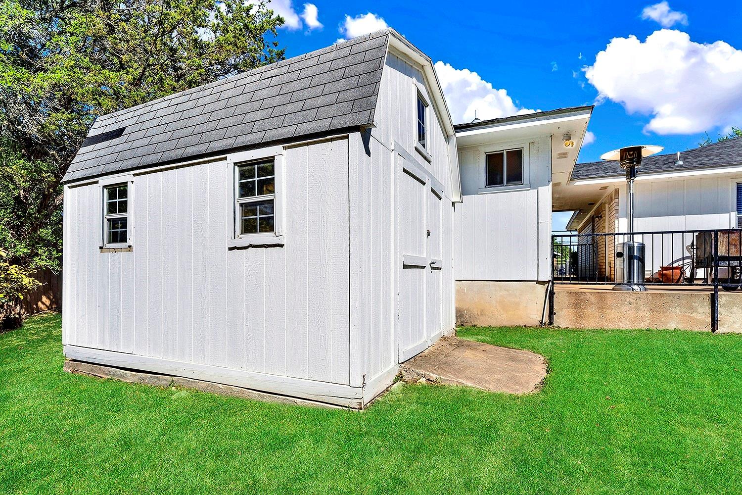 Image 28 of 39 For 1106 Amanda  