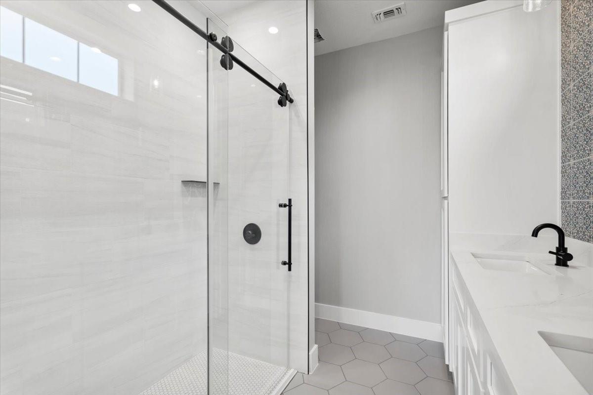 Image 18 of 32 For 203 Avenue J