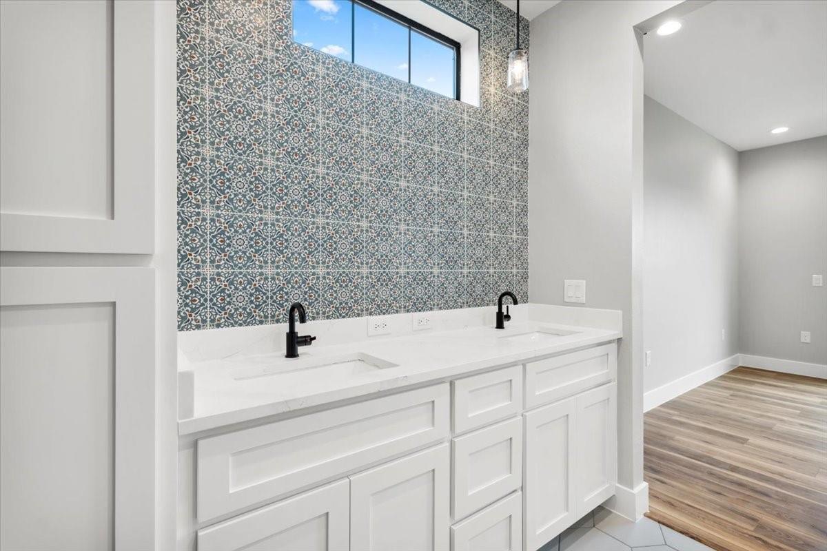 Image 19 of 32 For 203 Avenue J