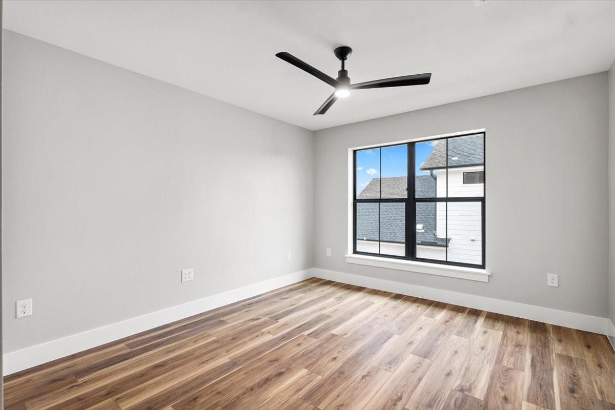 Image 24 of 32 For 203 Avenue J