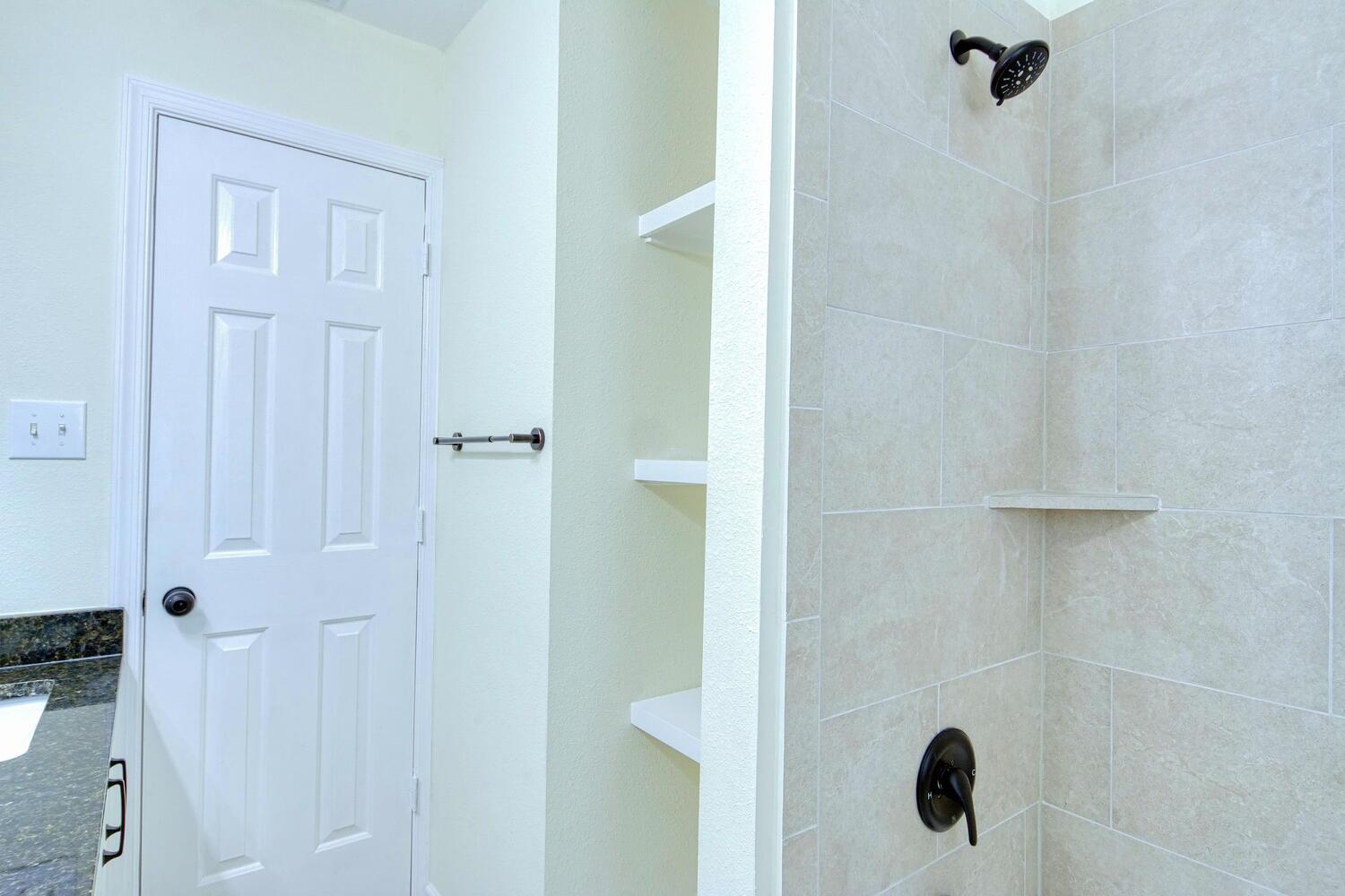 Image 20 of 28 For 202 Covina Ave