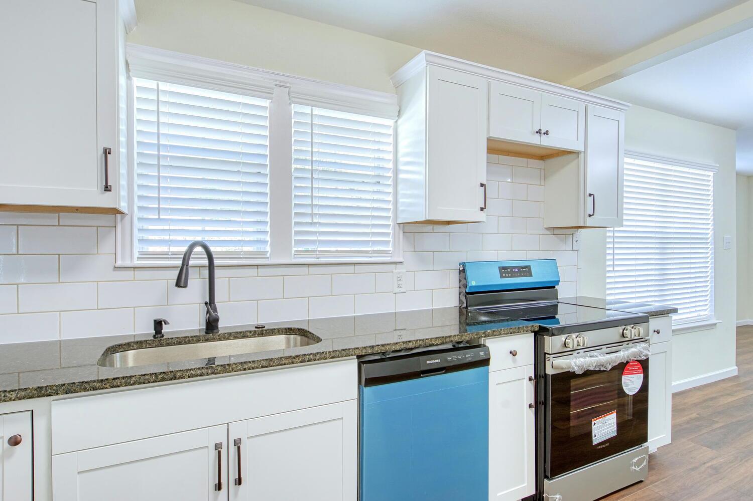 Image 6 of 28 For 202 Covina Ave