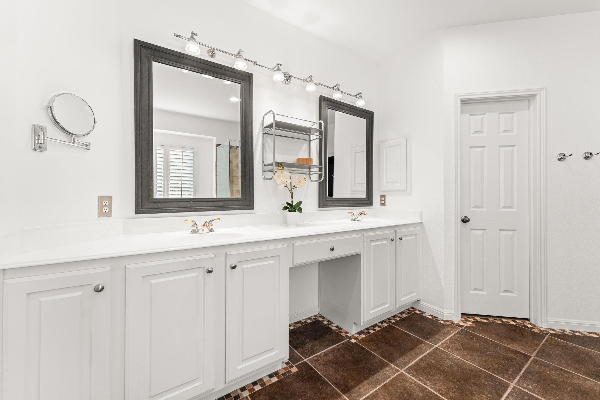 Image 18 of 30 For 13300 Country Lake Dr