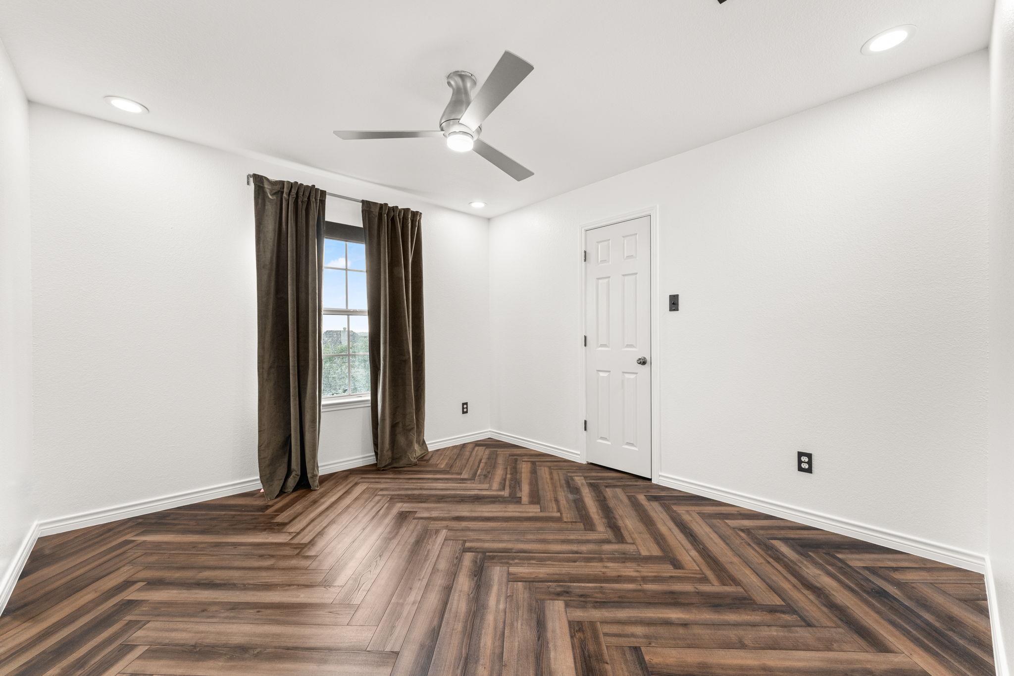 Image 24 of 30 For 13300 Country Lake Dr