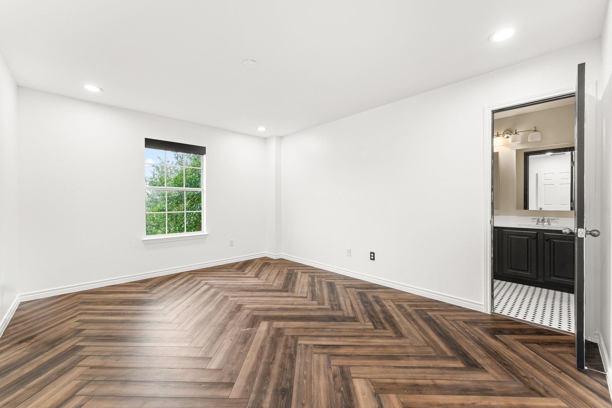 Image 25 of 30 For 13300 Country Lake Dr