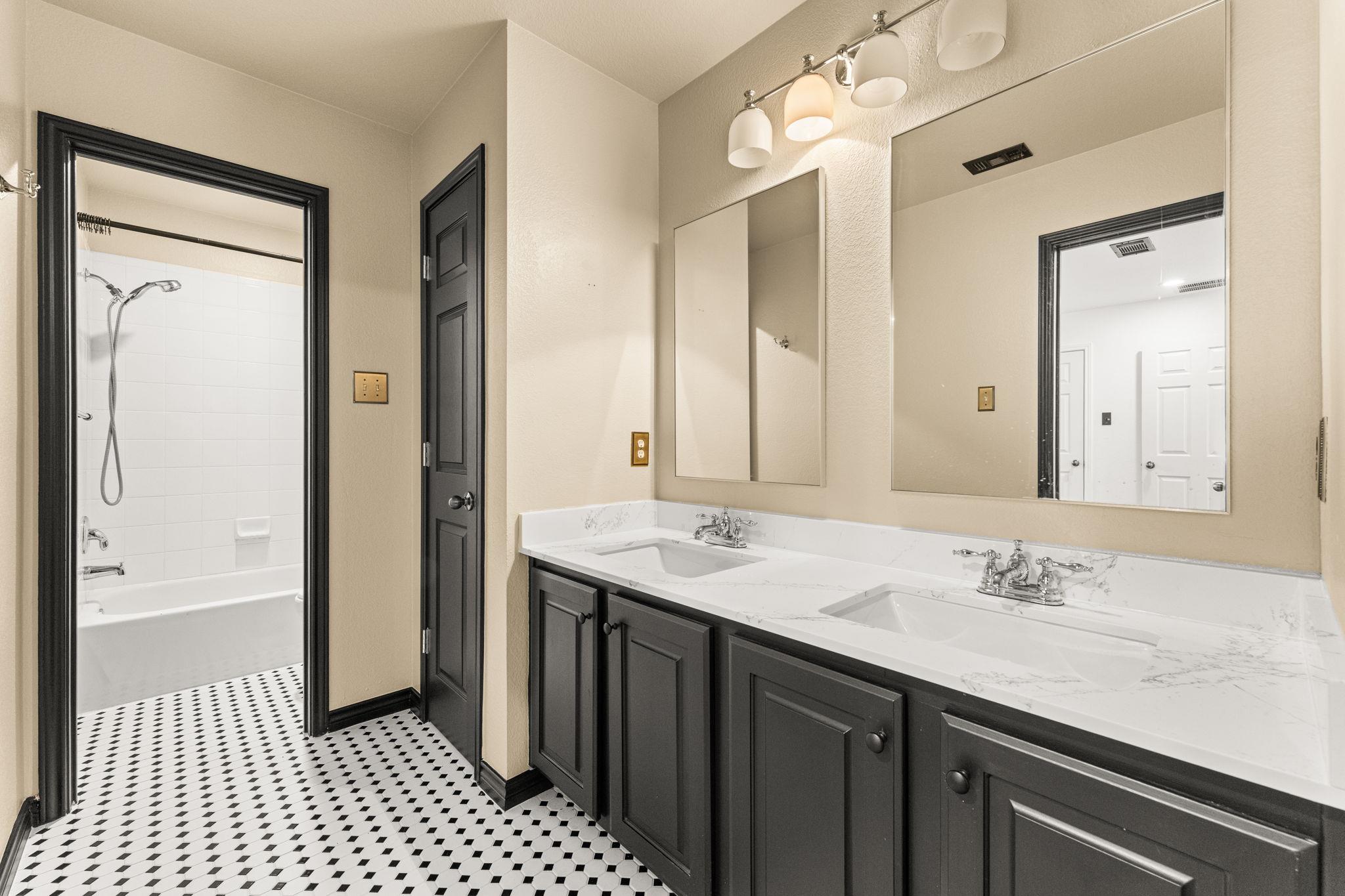 Image 28 of 30 For 13300 Country Lake Dr