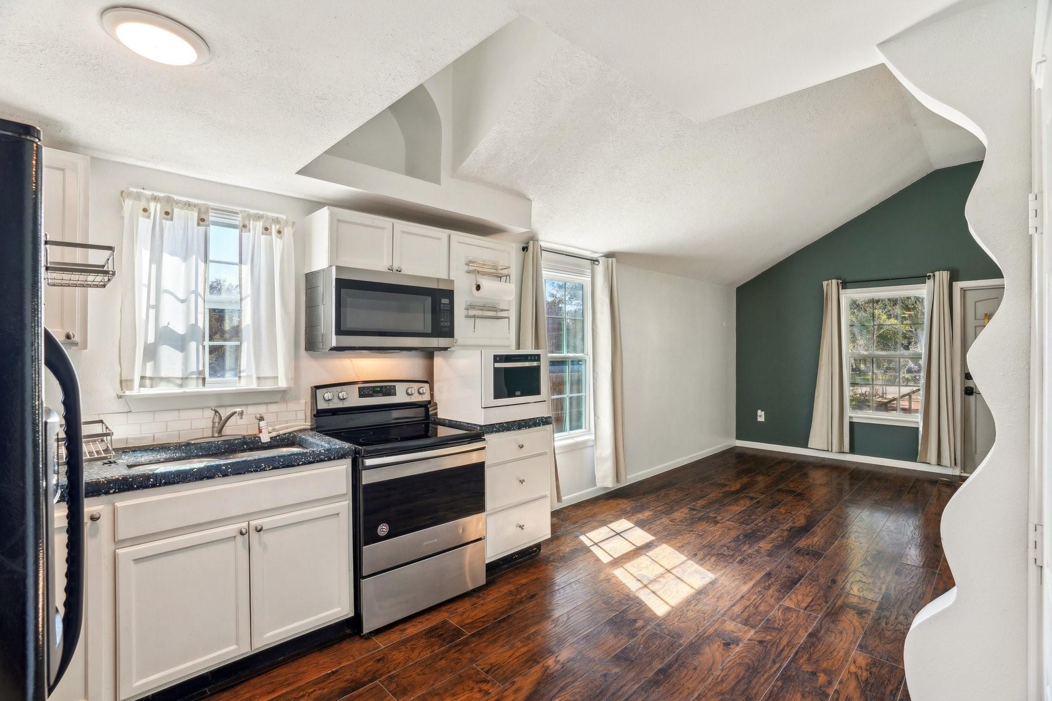 Image 10 of 27 For 299 Valley View St