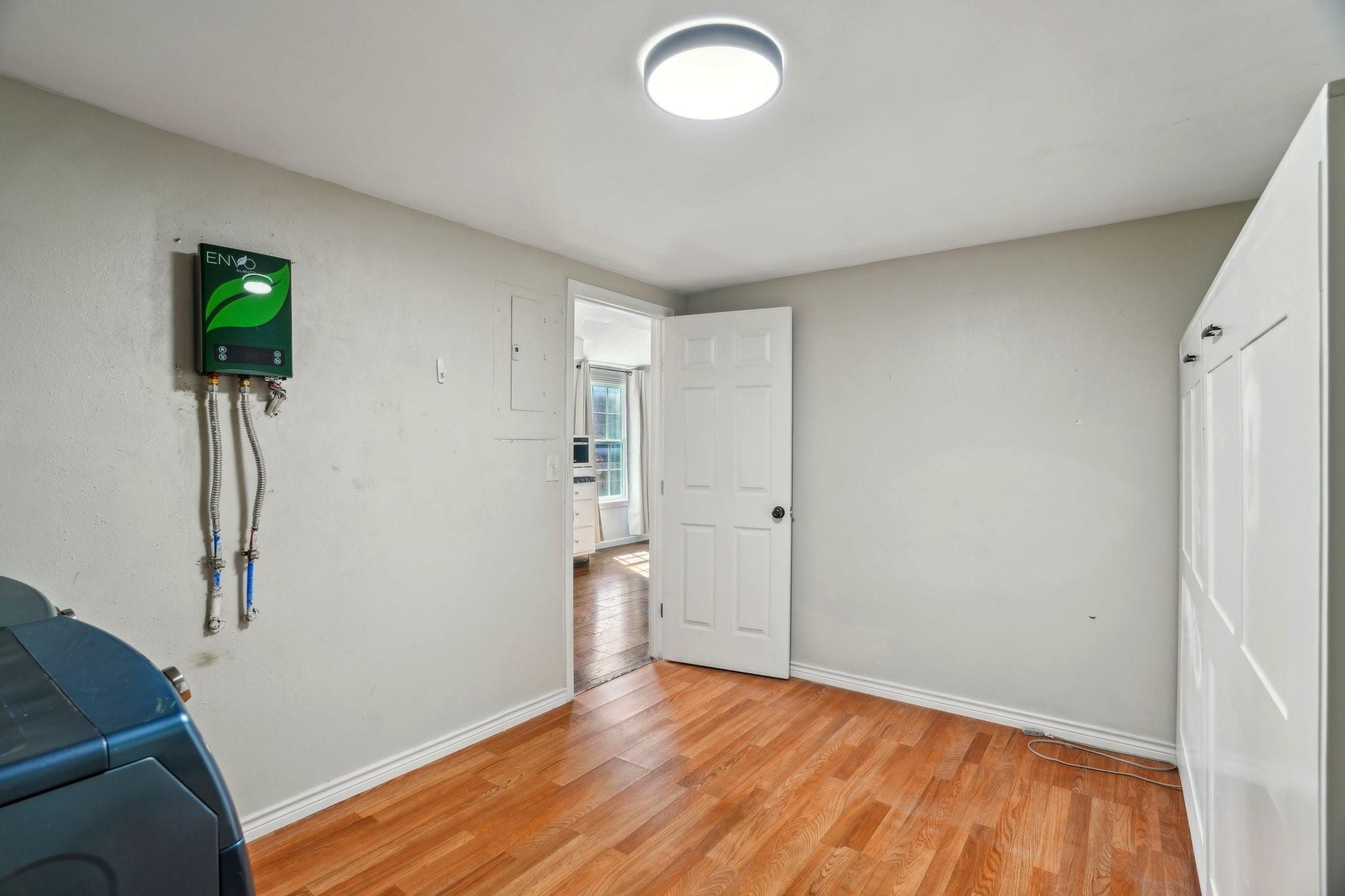 Image 16 of 27 For 299 Valley View St