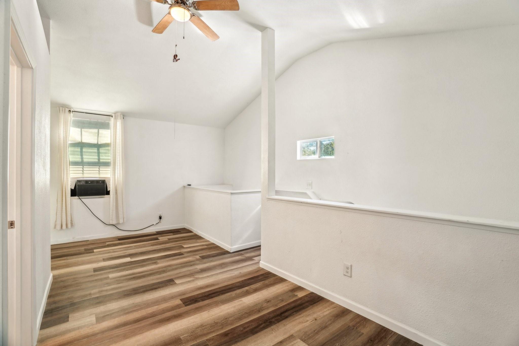 Image 17 of 27 For 299 Valley View St