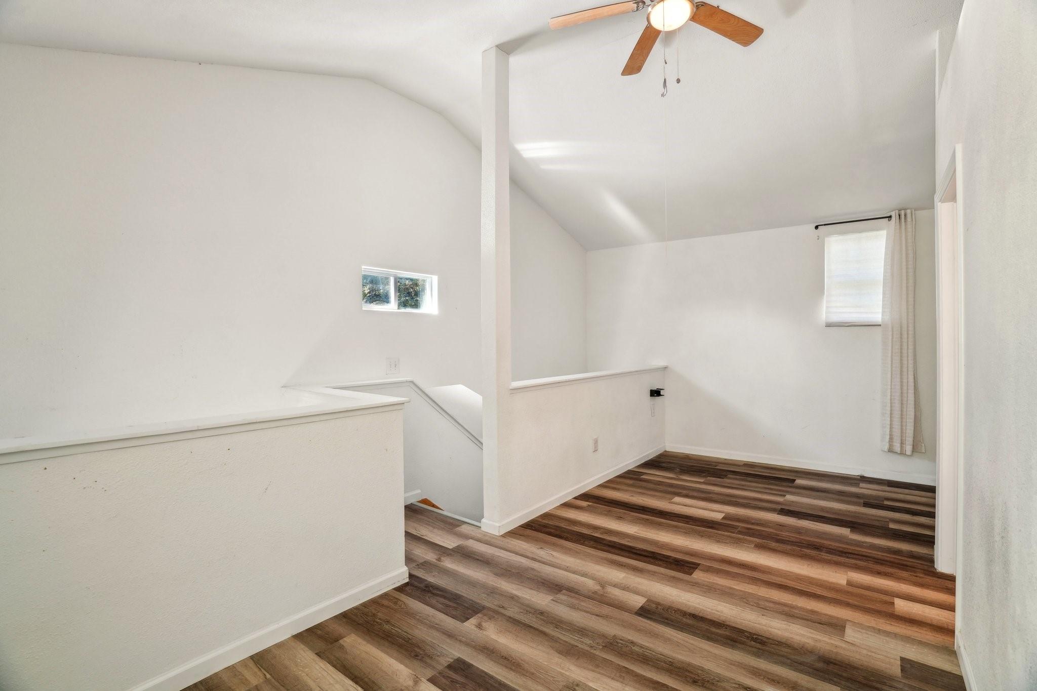 Image 18 of 27 For 299 Valley View St