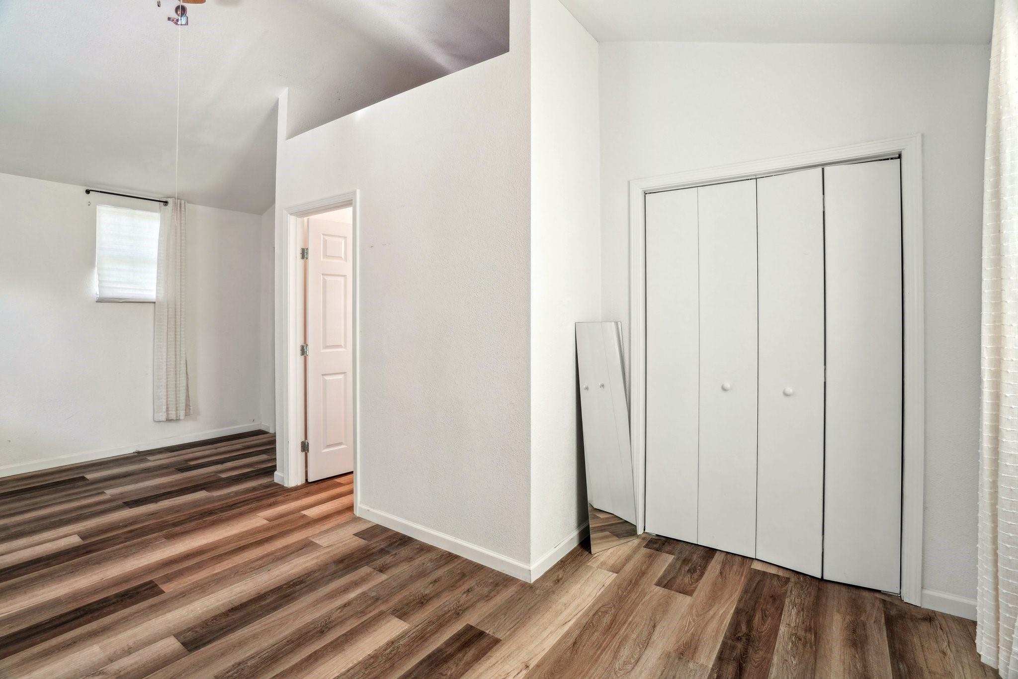 Image 19 of 27 For 299 Valley View St