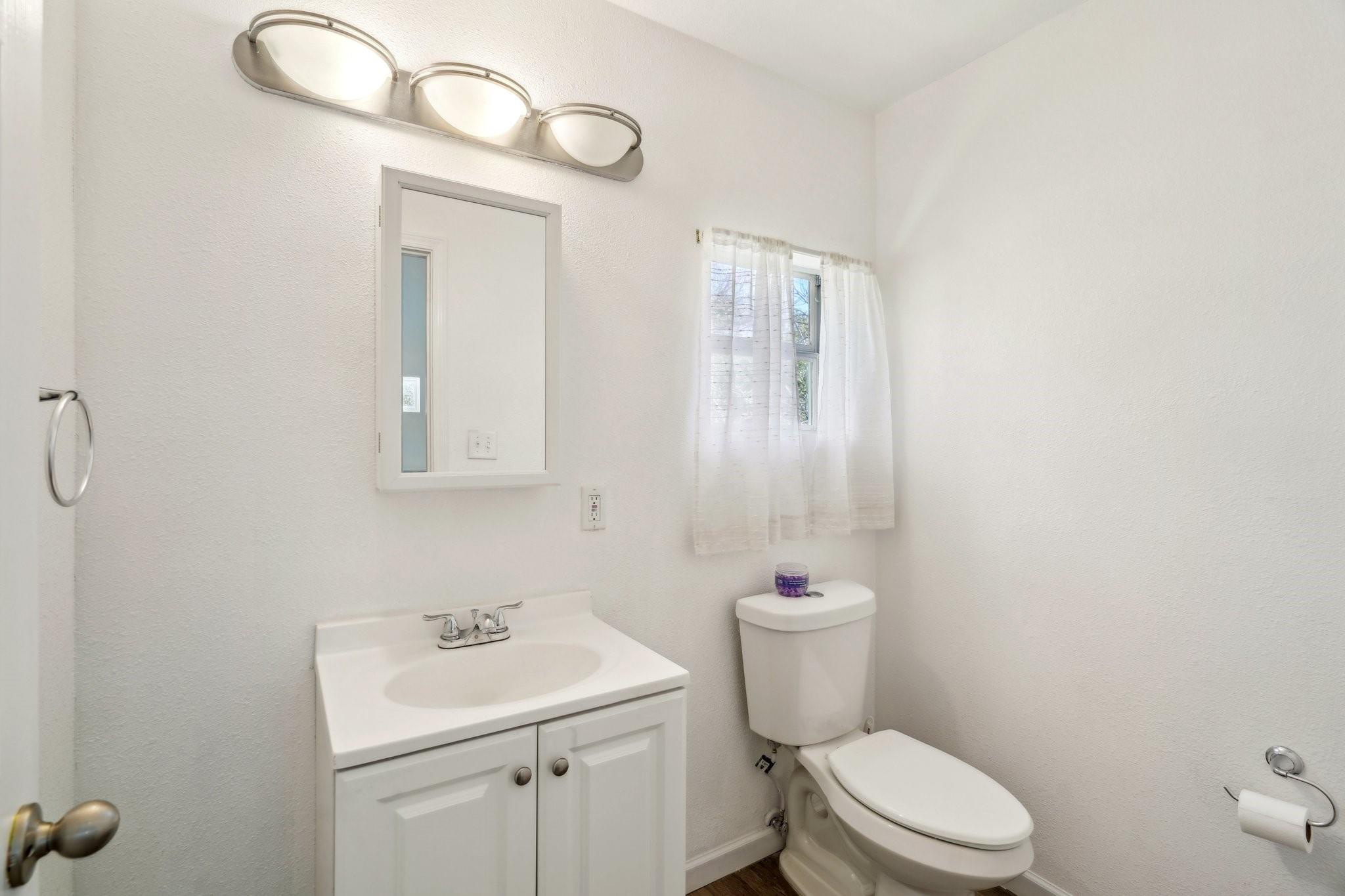 Image 21 of 27 For 299 Valley View St