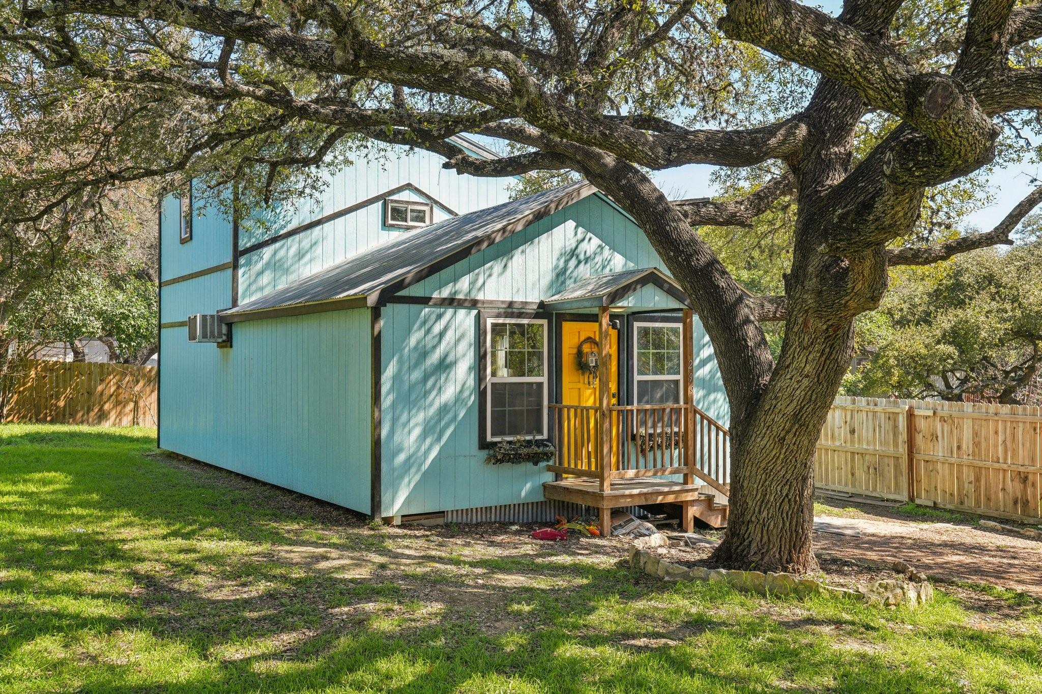 Image 3 of 27 For 299 Valley View St