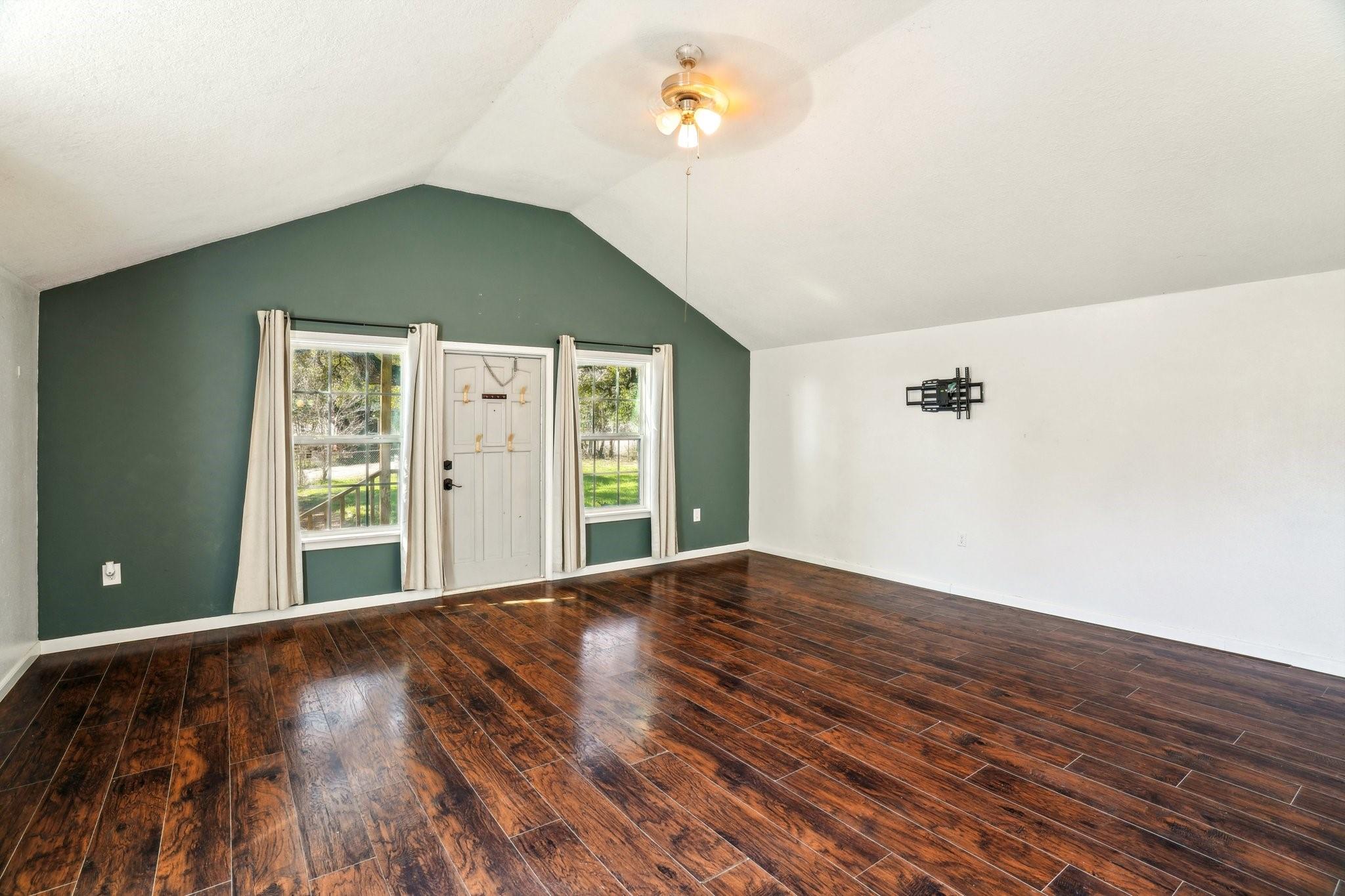 Image 5 of 27 For 299 Valley View St