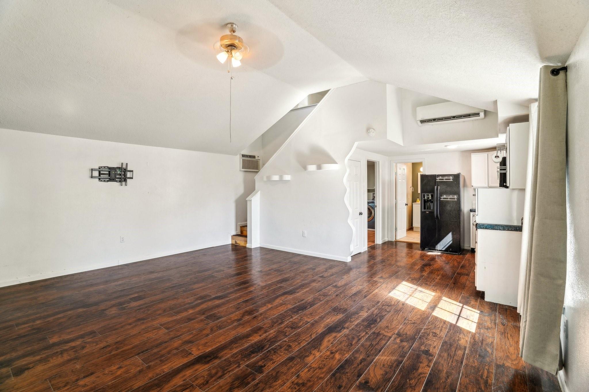 Image 7 of 27 For 299 Valley View St