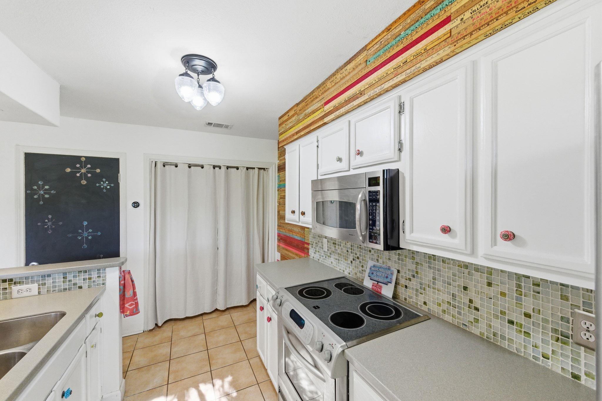 Image 12 of 36 For 6814 Old Quarry Ln