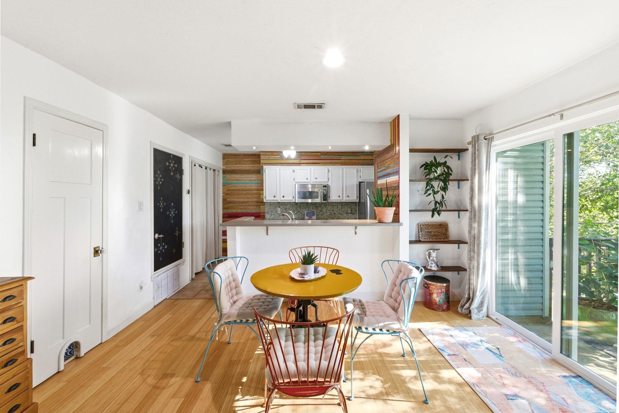 Image 7 of 36 For 6814 Old Quarry Ln