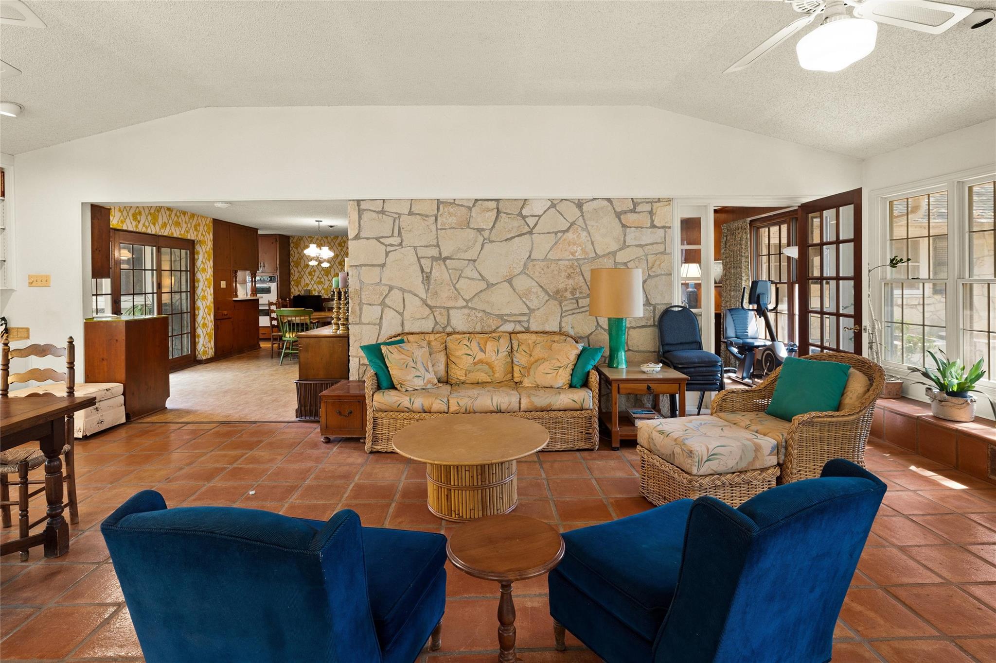 Image 18 of 26 For 4101 Spicewood Springs Rd